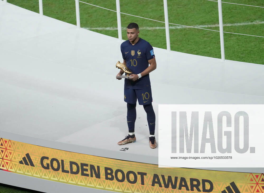 (221218) -- LUSAIER, Dec. 18, 2022 -- Kylian Mbappe of France poses with his golden boot trophy during the awarding ceremony of the 2022 FIFA World Cup, WM, Weltmeisterschaft, Fussball at Lusail Stadium in Lusail, Qatar, Dec. 18, 2022. ) (SP)QATAR-LUSAIL-2022 WORLD CUP-FINAL-ARG VS FRA XiaoxYijiu