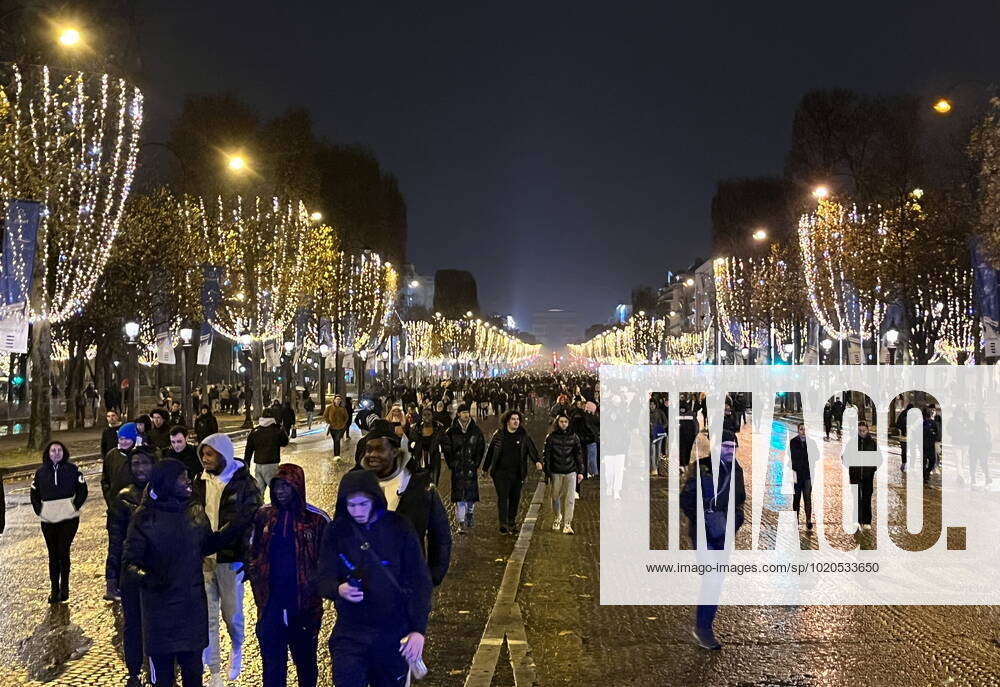 FRANCE, PARIS - DECEMBER 18, 2022: Crowds of football fans are seen in central Paris after France lost to Argentina 3-3 (4-2) in a penalty shootout in the 2022 FIFA World Cup, WM, Weltmeisterschaft, Fussball final in Qatar. Dmitry Orlov TASS 56487957