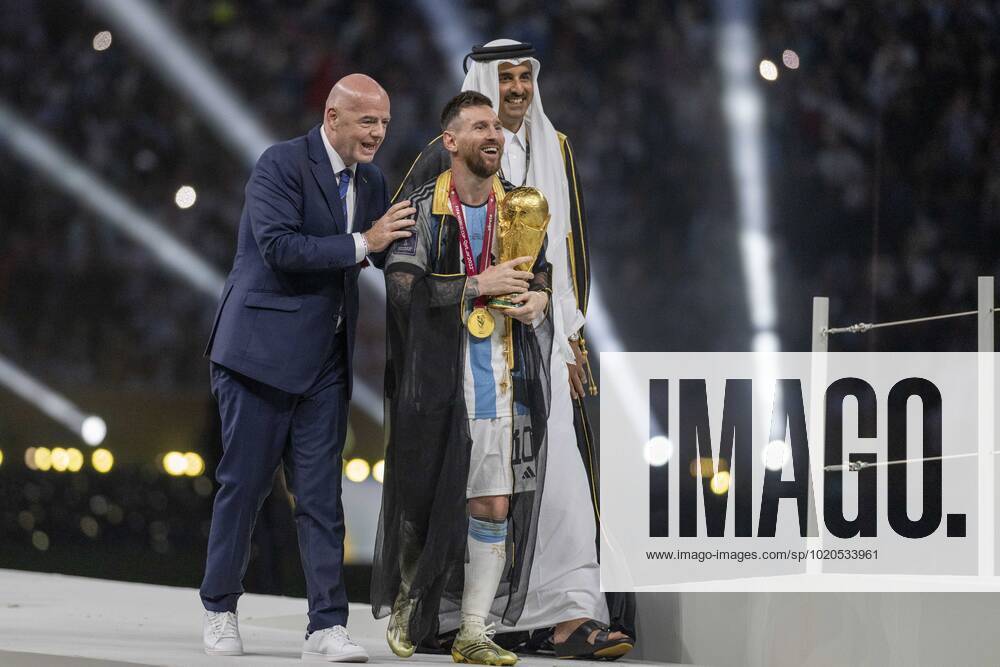Argentina vs France LUSAIL, AD - 18.12.2022: ARGENTINA VS FRANCE - Lionel Messi of Argentina with cup accompanied by Gianni Infantino, President of FIFA and the Emir of Qatar after winning the match between Argentina vs France on penalties and winning the 2022 FIFA World Cup, WM, Weltmeisterschaft, Fussball Final held at the Estadio Internacional de Lusail, AD, Qatar (Photo: Richard Callis Fotoarena) x2311953x RichardxCallis