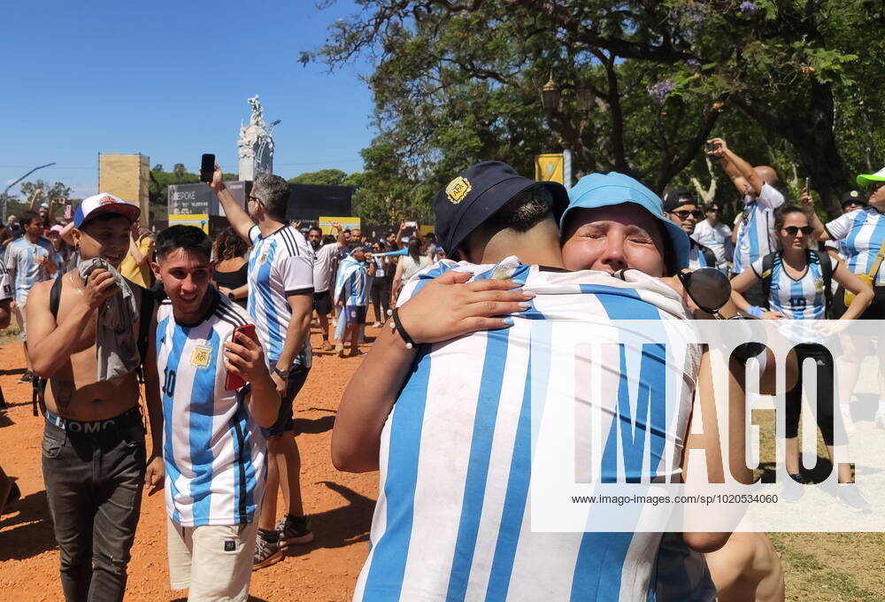 ARGENTINA, BUENOS AIRES - DECEMBER 18, 2022: Football fans celebrate Argentina s victory after watching a live broadcast of a penalty shootout in the 2022 FIFA World Cup, WM, Weltmeisterschaft, Fussball final between France and Argentina in Qatar. Argentina won 3-3 (4-2) in a penalty shootout. Yelena Kondratyeva TASS 56487018