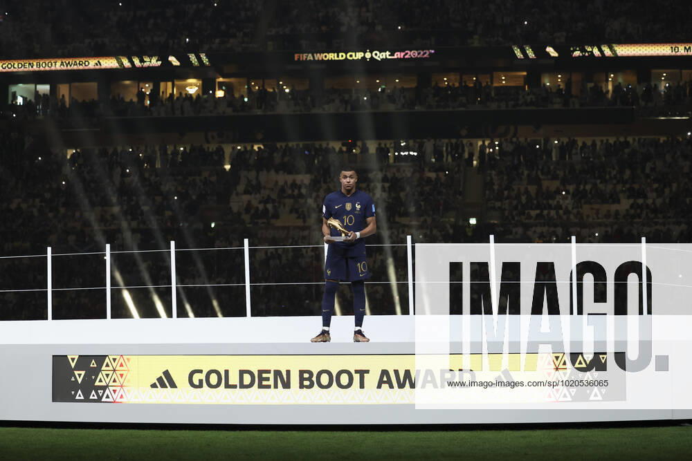 (221218) -- LUSAIER, Dec. 18, 2022 -- Kylian Mbappe of France poses with his golden boot trophy during the awarding ceremony of the 2022 FIFA World Cup, WM, Weltmeisterschaft, Fussball at Lusail Stadium in Lusail, Qatar, Dec. 18, 2022. ) (SP)QATAR-LUSAIL-2022 WORLD CUP-FINAL-ARG VS FRA LixMing
