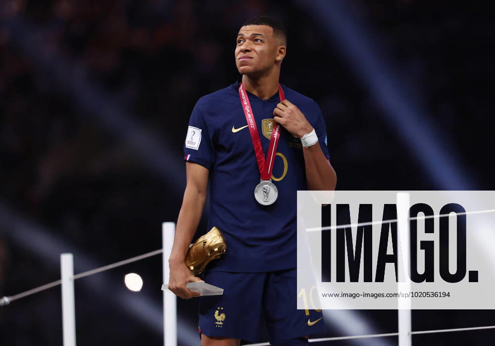Doha, Qatar, 18th December 2022. Kylan Mbappe of France collects the Golden Boot award and walks away dejected during the FIFA World Cup, WM, Weltmeisterschaft, Fussball 2022 match at Lusail Stadium, Doha. Picture credit should read: David Klein Sportimage . SPI-2101-0219
