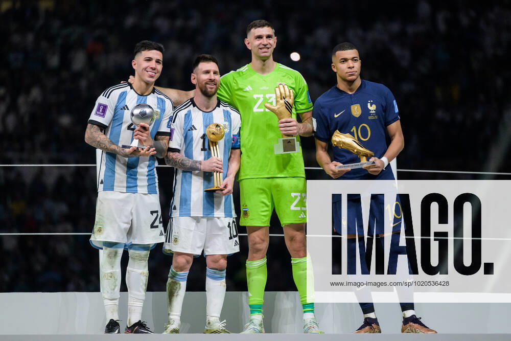 Enzo Fernandez, Lionel Messi, goalkeeper Emiliano Martinez of Argentina and Kylian Mbappe of France with their awards after the FIFA World Cup, WM, Weltmeisterschaft, Fussball 2022 final between Argentina and France on December 18, 2022 in Doha. Photo: Joel Marklund BILDBYRAN kod JM JM0415 bbeng fotboll football soccer fotball vm fotbolls-vm fotball-vm fotbolls-vm 2022 fifa world cup 2022 final argentina frankrike france jubel celebration depp dejected