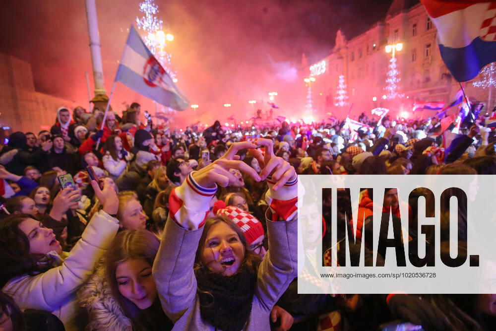 Croatia victory parade Fans are pictured during the Croatia team victory parade at Ban Jelacic square (following their victory over Morocco in the 2022 FIFA World Cup, WM, Weltmeisterschaft, Fussball bronze medal match the previous day) on December 18, 2022 in Zagreb, Croatia. MarkoxLukunic PIXSELL
