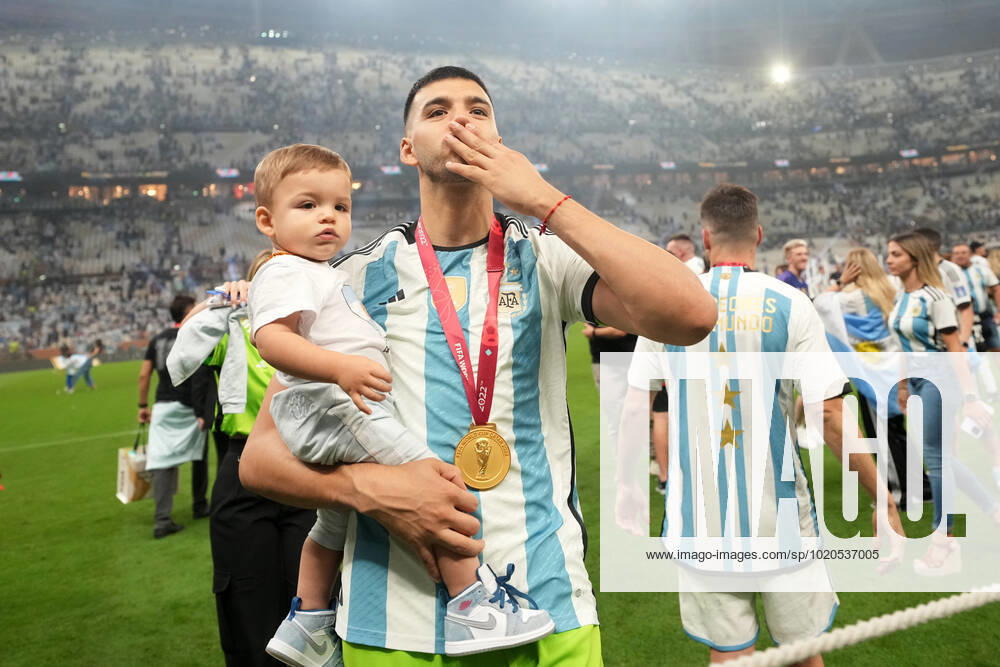QAT: Argentina v France. FIFA World Cup, WM, Weltmeisterschaft, Fussball Qatar 2022. Final Geronimo Rulli of Argentina with his son during the FIFA World Cup Qatar 2022 match, Final, between Argentina and France played at Lusail Stadium on Dec 18, 2022 in Lusail, Qatar.