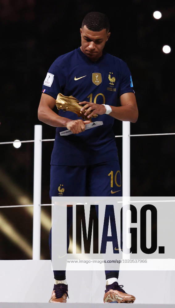 Doha, Qatar, 18th December 2022. Kylan Mbappe of France fixes his Golden Boot trophy after it had become loose during the FIFA World Cup, WM, Weltmeisterschaft, Fussball 2022 match at Lusail Stadium, Doha. Picture credit should read: David Klein Sportimage . SPI-2101-0250