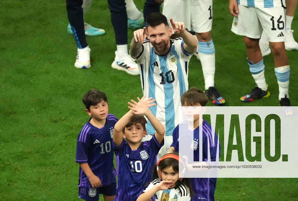 (221218) -- LUSAIL, Dec. 18, 2022 -- Lionel Messi of Argentina celebrates with his families prior to the awarding ceremony of the 2022 FIFA World Cup, WM, Weltmeisterschaft, Fussball at Lusail Stadium in Lusail, Qatar, Dec. 18, 2022. ) (SP)QATAR-LUSAIL-2022 WORLD CUP-FINAL-ARG VS FRA PanxYulong