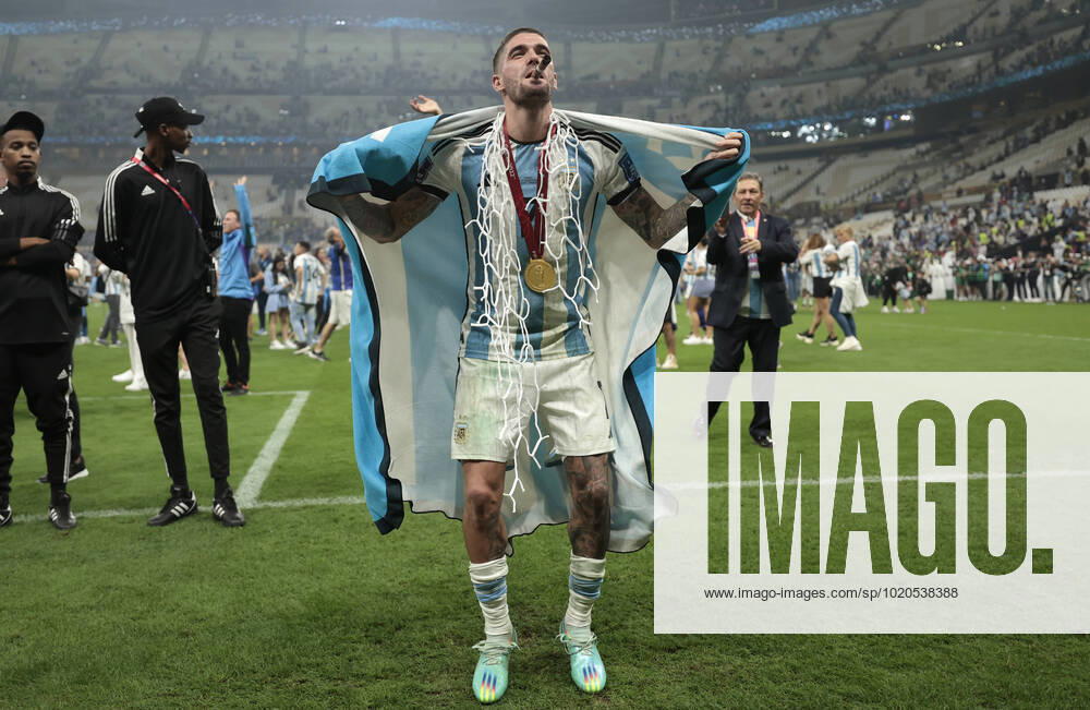 Rodrigo De Paul of Argentina celebrates today, after being world champions in the final of the Qatar 2022 Soccer World Cup between Argentina and France at the Lusail stadium, Qatar, 18 December 2022. Soccer World Cup 2022: Argentina - France !ACHTUNG: NUR REDAKTIONELLE NUTZUNG!