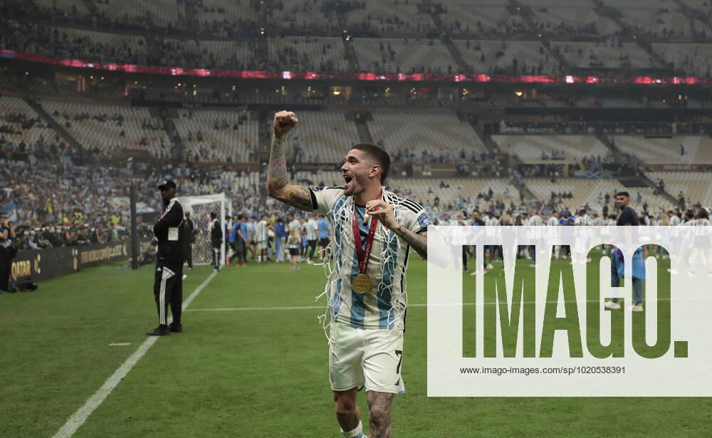 Rodrigo De Paul of Argentina celebrates today, after being world champions in the final of the Qatar 2022 Soccer World Cup between Argentina and France at the Lusail stadium, Qatar, 18 December 2022. Soccer World Cup 2022: Argentina - France !ACHTUNG: NUR REDAKTIONELLE NUTZUNG!