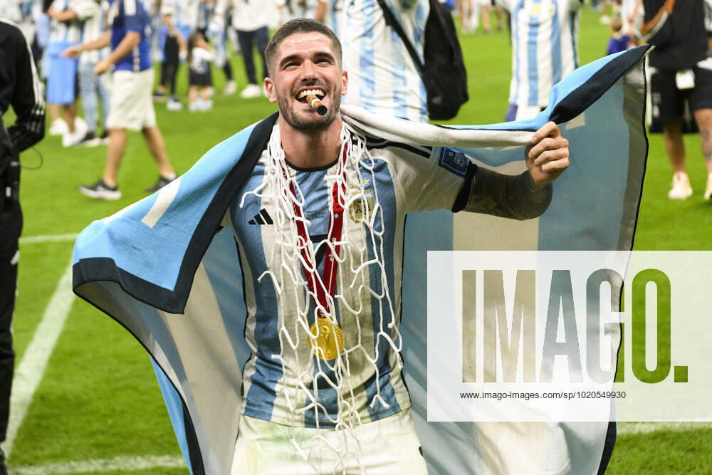 Joie des joueurs de l equipe de l Argentine DE PAUL Rodrigo (ARG) avec le cigare FOOTBALL : Argentine vs france - Finale - Coupe du Monde Qatar 2022 - 18 12 2022 JBAutissier Panoramic