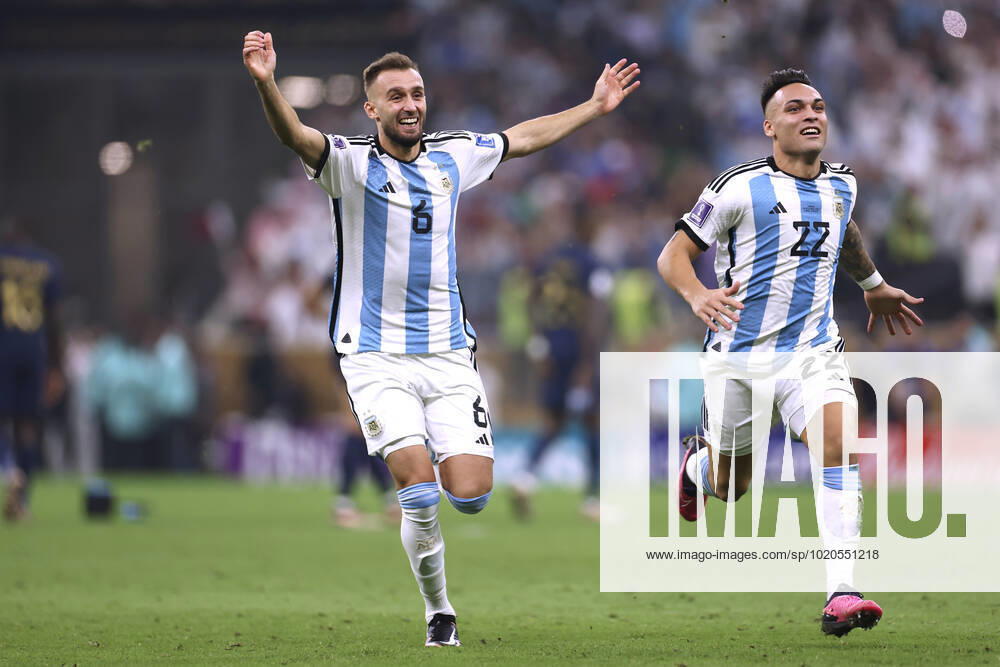 PEZZELLA German mit MARTINEZ Lautaro Team Argentinien jubeln nach Sieg FIFA World Cup, WM, Weltmeisterschaft, Fussball 2022 in Katar Finale Argentinien - Frankreich am 18.12 .2022 im Lusail Stadion DFL REGULATIONS PROHIBIT ANY USE OF PHOTOGRAPHS as IMAGE SEQUENCES and or QUASI-VIDEO