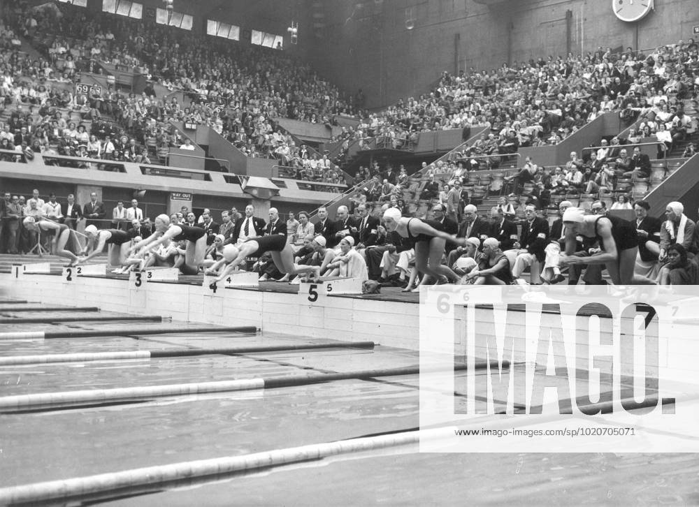 1948 Olympics 1948 Olympic Games, Olympische Spiele, Olympia, OS -Heat One of the 400m Women s swimming relay at the Empire Pool, Wembley, London - In the first week the Empire pool was used for the swimming , diving and Water polo, Wasserball events , in the second week the pool was drained and a stage put over the basin so that the boxing events could be staged in the same arena 4th August 1948 Great Britain