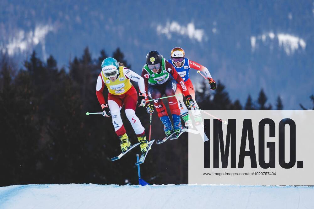 KW51 FREE STYLE - FIS SX WC Innichen INNICHEN,ITALY,22.DEC.22 - FREESTYLE SKIING - FIS World Cup, Ski Cross, ladies, men. Image shows Andrea Limbacher (AUT), Hannah Schmidt (CAN) and Talina Gantenbein (SUI). GEPAxpictures xDanielxGoetzhaber