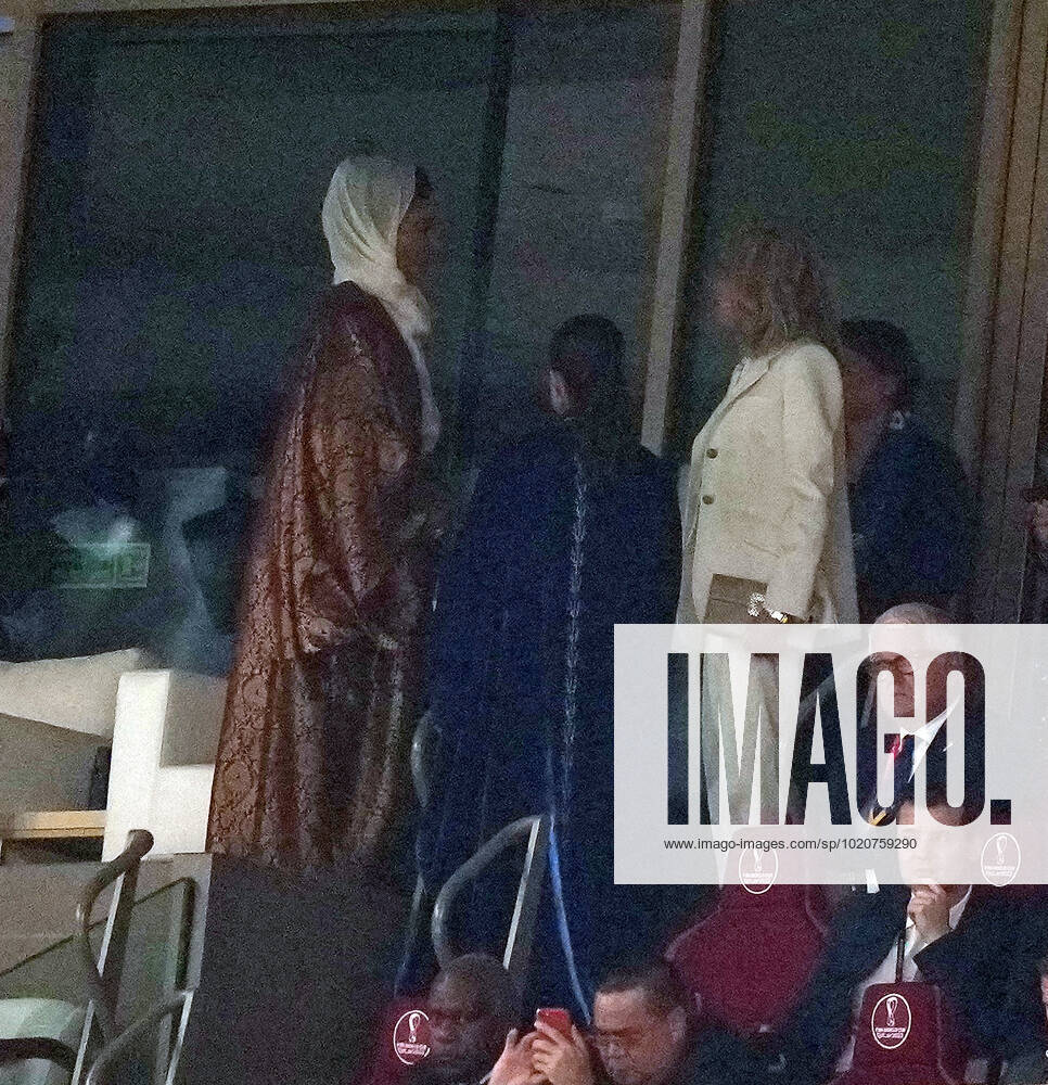 QAT, WM FIFA 2022, Finale, Argentinien vs Frankreich 18.12.2022, Lusail Iconic Stadium, Doha, QAT, WM FIFA 2022, Finale, Argentinien vs Frankreich, im Bild Scheicha Musa bint Nasser al-Missned mit Brigitte Marie-Claude Macron, der Ehefrau vom französichen Staatspräsidenten Emmanuel Macron.