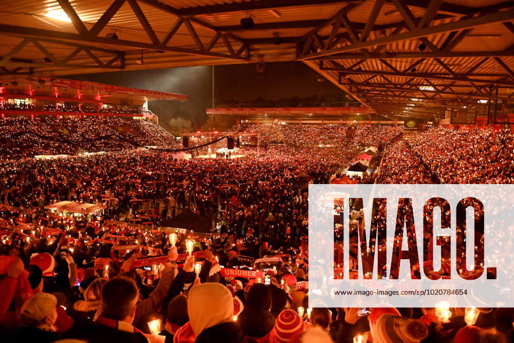 KW51 Fussball, Herren, Saison 2022 2023, 1. Bundesliga, 1. FC Union Berlin, 20. Weihnachtssingen im Stadion An der Alten Försterei, Übersicht zu Beginn des Singens, 23.12. 2022,