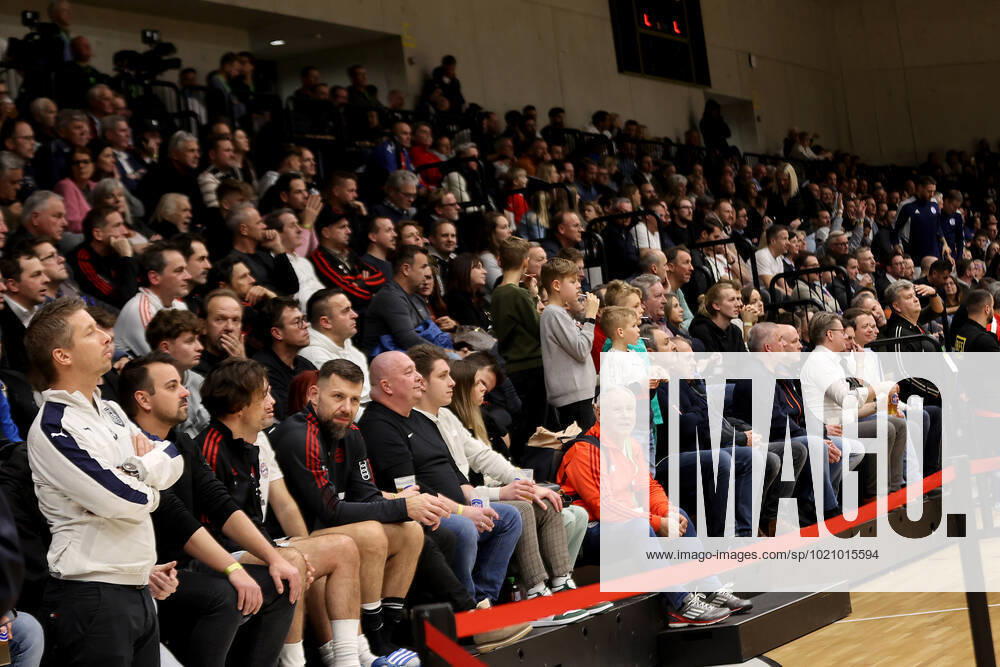 SOCCER - Lions Benefiz Turnier GRAZ,AUSTRIA,27.DEC.22 - SOCCER - Lions Benefiz Legenden Hallenfussball Turnier. Image shows fans. GEPAxpictures Oberlaender