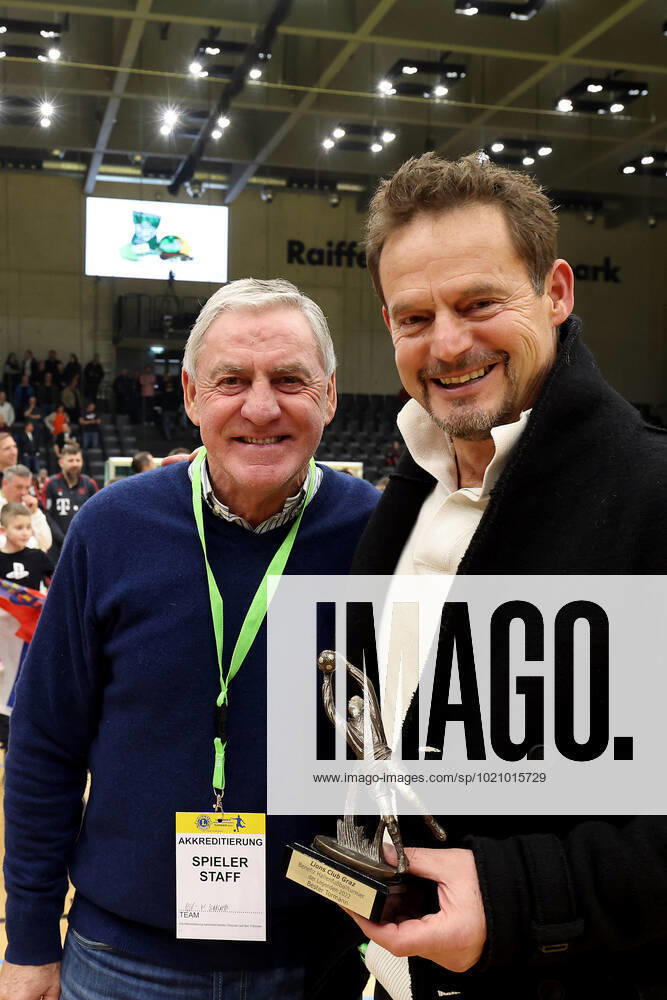 SOCCER - Lions Benefiz Turnier GRAZ,AUSTRIA,27.DEC.22 - SOCCER - Lions Benefiz Legenden Hallenfussball Turnier. Image shows Walter Schachner and Otto Konrad (DSV Leoben). GEPAxpictures Oberlaender