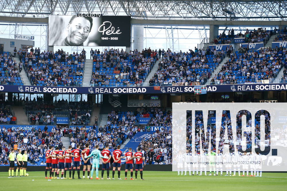 KW52 General view of moment of silence, DECEMBER 31, 2022 - Football Soccer : The stadium holds a moment of silence for Pele who passed away before the Spanish La Liga Santander match between Real Sociedad 2-0 CA Osasuna at the Reale Arena in San Sebastian, Spain. Noxthirdxpartyxsales (207283770)