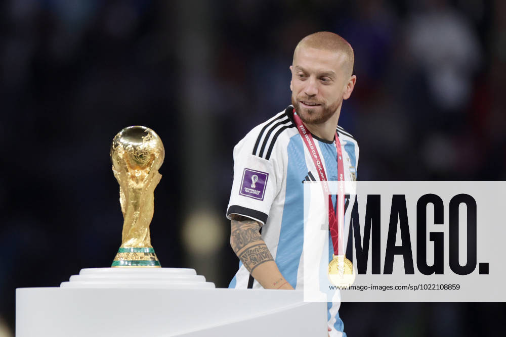 ALEJANDRO PAPU GOMEZ, Argentina, Coppa del Mondo FIFA, Qatar 2022, World Cup, Argentina vs France 3-3 (4-2 apk), 18-12-2022, Esultanza, Con coppa, Celebration MONDIALI FIFA QATAR 2022 FINALE ARGENTINA-FRANCIA 3-3 (4-2 dcr)