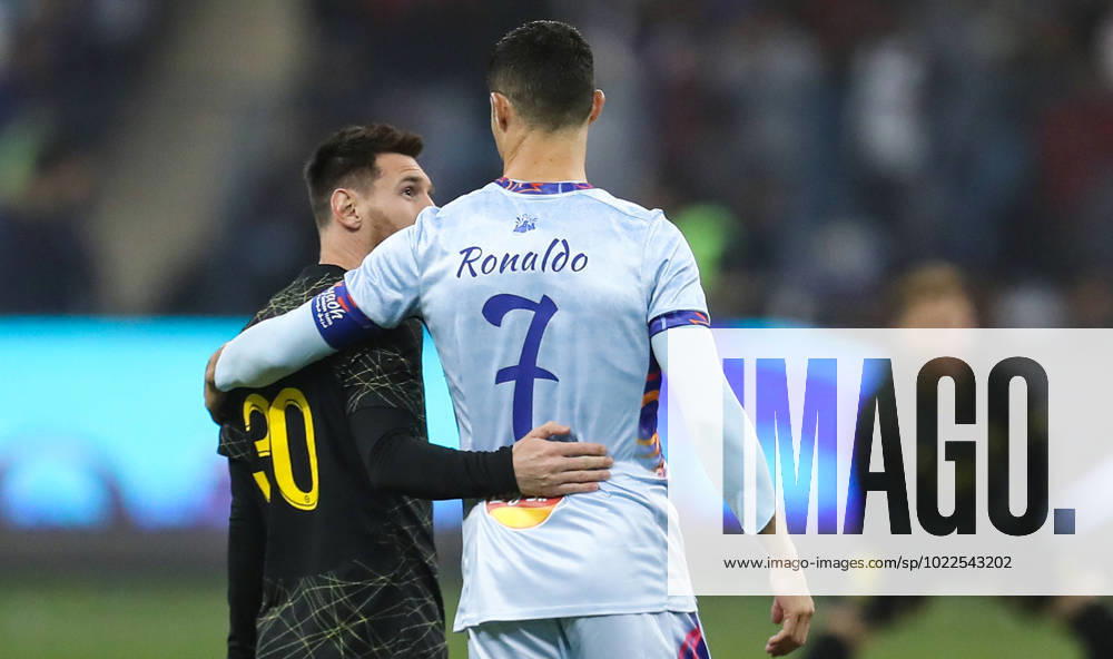 Bilder des Jahres 2023, Sport 01 Januar Riyadh All-Star XI vs Paris Saint-Germain FC Lionel Messi (L) and Cristiano Ronaldo great each other prior Riyadh All-Star XI vs Paris Saint-Germain FC at King Fahd Stadium on January 19, 2023 in Riyadh, Saudi Arabia. Riyadh King Fahd Stadium Saudi Arabia