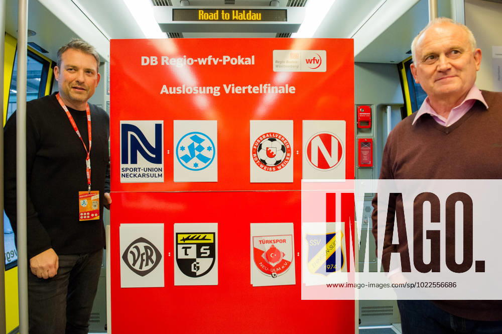 Auslosungen Tafel mit Ergebnissen li: Heiner Bausmeister (Pressesprecher wfv) re: Harald Mueller (wfv-Spielausschuss- Vorsitzender) GER, Stuttgart, Auslosung für die Viertelfinal- und Halbfinal-Partien im DB Regio-wfv-Pokal der Herren 2022 23, 20.01.2023, Hauptbahnhof Stuttgart. Gleis 1 in einem Elektrotriebwagen der Baureihe 442 von Bombardier, der üblicherweise auf der Gäu- bzw. Murrbahn verkehrt. GER, Stuttgart, DB Regio-wfv-Pokal der Herren 2022 23