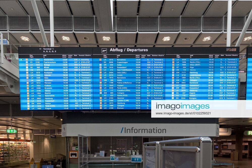 Auswirkungen Corona Flughafen München Im Bild Anzeigetafel mit Abflügen Abflug im Terminal 1. München Flughafen München Bayer Deutschland