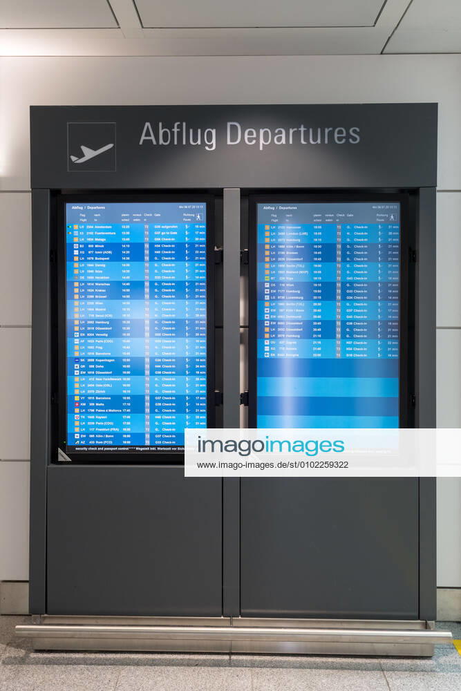 Auswirkungen Corona Flughafen München Im Bild Infoscreen Abflüge Abflug Terminal 2 T2. München Flughafen München Bayer Deutschland