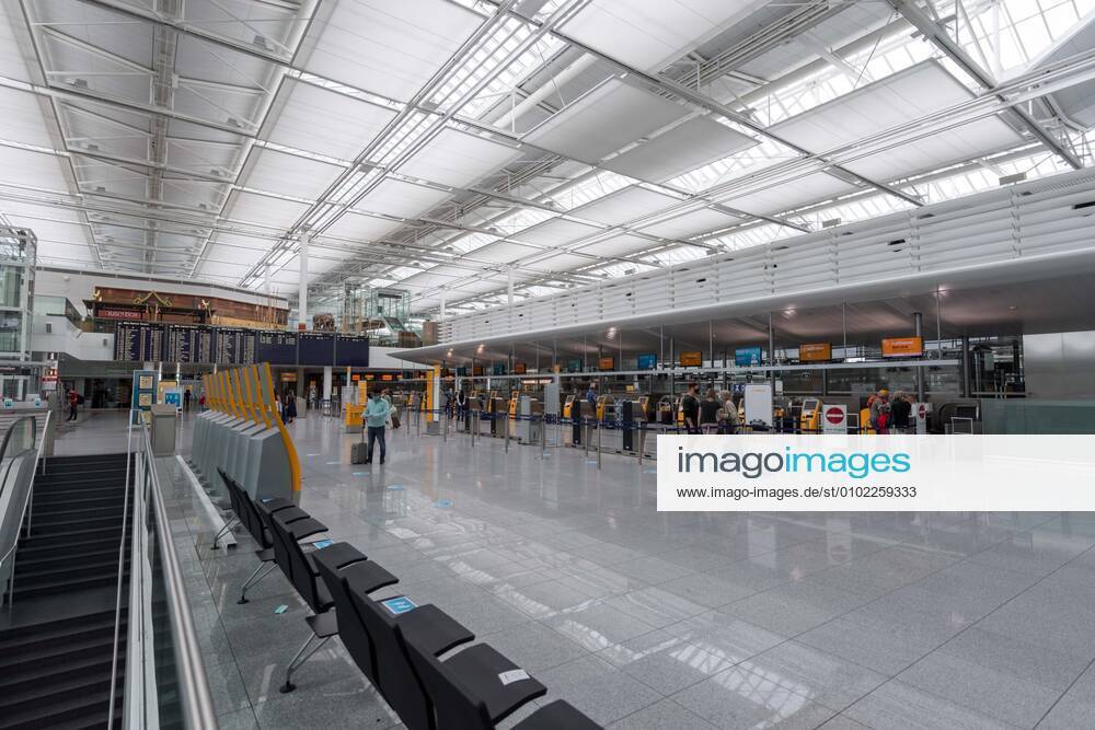 Auswirkungen Corona Flughafen München Im Bild Economy Check-In Gepäckaufgabe Lufthansa Terminal 2 T2. München Flughafen München Bayer Deutschland