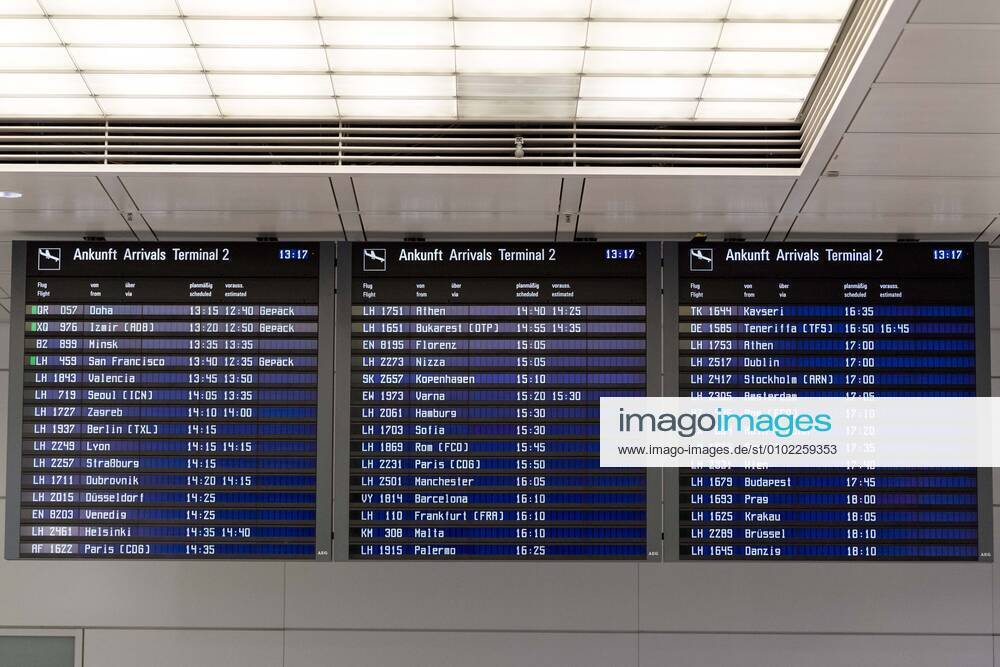 Auswirkungen Corona Flughafen München Im Bild Anzeigetafel Ankünfte ab Nachmittag Terminal 2 T2. München Flughafen München Bayer Deutschland