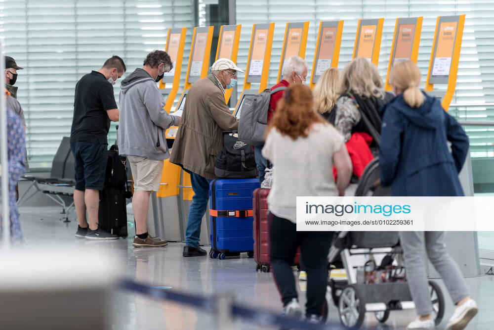 Auswirkungen Corona Flughafen München Im Bild Economy Check-In Lufthansa Terminal 2 T2. München Flughafen München Bayer Deutschland