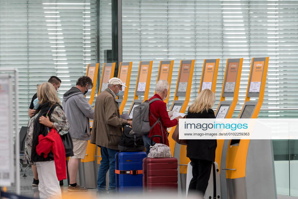Auswirkungen Corona Flughafen München Im Bild Economy Check-In Lufthansa Terminal 2 T2. München Flughafen München Bayer Deutschland