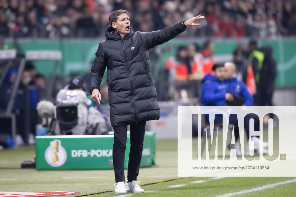 Eintracht Frankfurt - SV Darmstadt 98, DFB-Pokal Trainer Oliver Glasner (Eintracht Frankfurt). DFB-Pokalspiel zwischen Eintracht Frankfurt und dem SV Darmstadt 98 am 7. Februar 2023 im Deutsche Bank Park in Frankfurt am Main. Nach Vorgaben der DFL, Deutsche Fußball Liga, ist es untersagt, in dem Stadion und oder vom Spiel angefertigte Fotoaufnahmen in Form von Sequenzbildern und oder videoähnlichen Fotostrecken zu verwerten bzw. verwerten zu lassen., Frankfurt am Main Hessen Deutschland Deutsche Bank Park