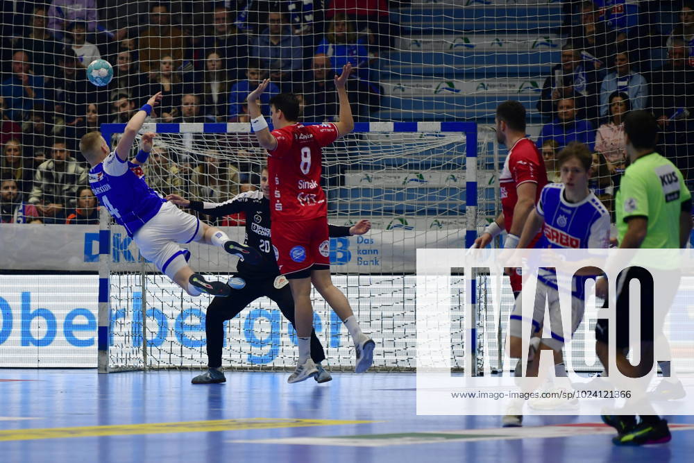 Ellidi Vidarsson (VfL Gummersbach 4) gegen Finn Zecher (TBV Lemgo Lippe 20) GER, 1. Handball Bundesliga, Maenner, VfL Gummersbach vs. TBV Lemgo, 09.02.2023 GER, 1. Handball Bundesliga, Maenner, VfL Gummersbach vs. TBV Lemgo, 20. Spieltag, 09.02.2023 Gummersbach