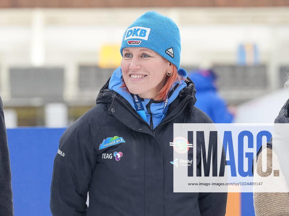 Siegerehrung mit Medaillien ! Ueberreicht von Kati Wilhelm GER, BMW IBU Biathlon Weltmeisterschaft Oberhof, Rennen 4x6_km Staffel der Frauen, 18.02.2023, Saison 2022 2023 GER, BMW IBU Biathlon Weltmeisterschaft Oberhof, Rennen 4x6_km Staffel der Frauen, 18.02.2023, Saison 2022 2023 Oberhof