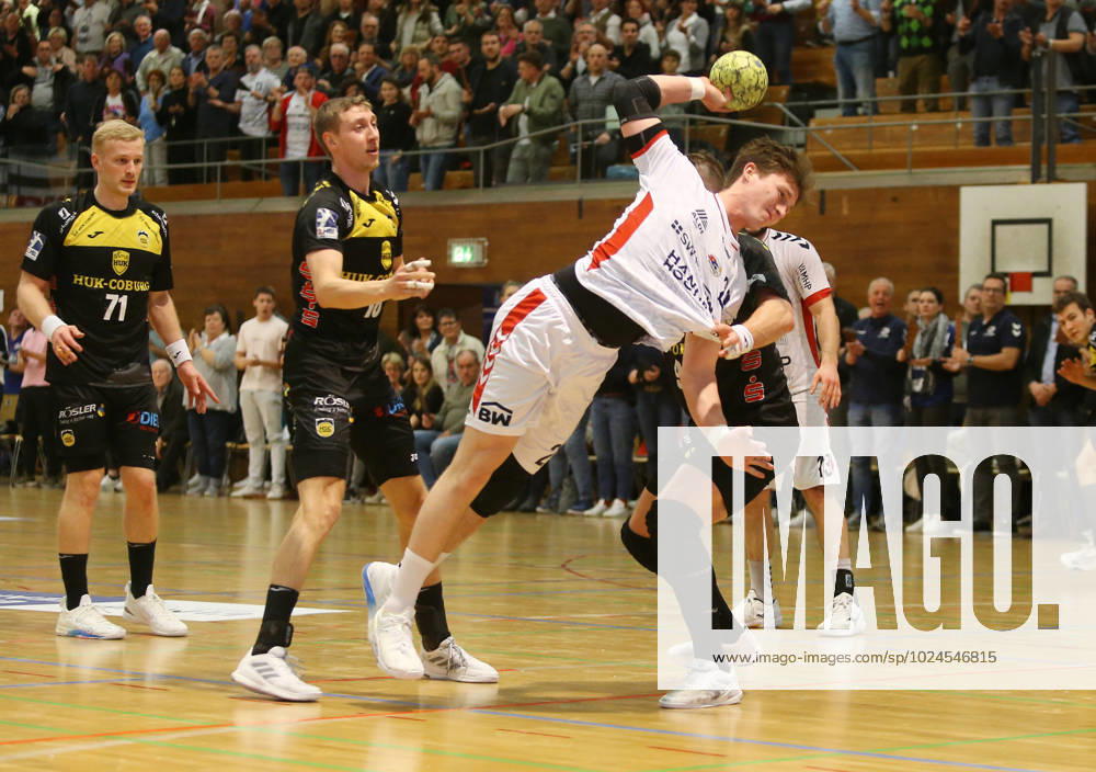 BAU 22.02.2023 Bietigheim Handball SG BBM Bietigheim vs. HSC 2000 Coburg, v.l. Andreas Schröder (Coburg), Arkadiusz Ossowski (Coburg), Valentin Clarius (BBM)