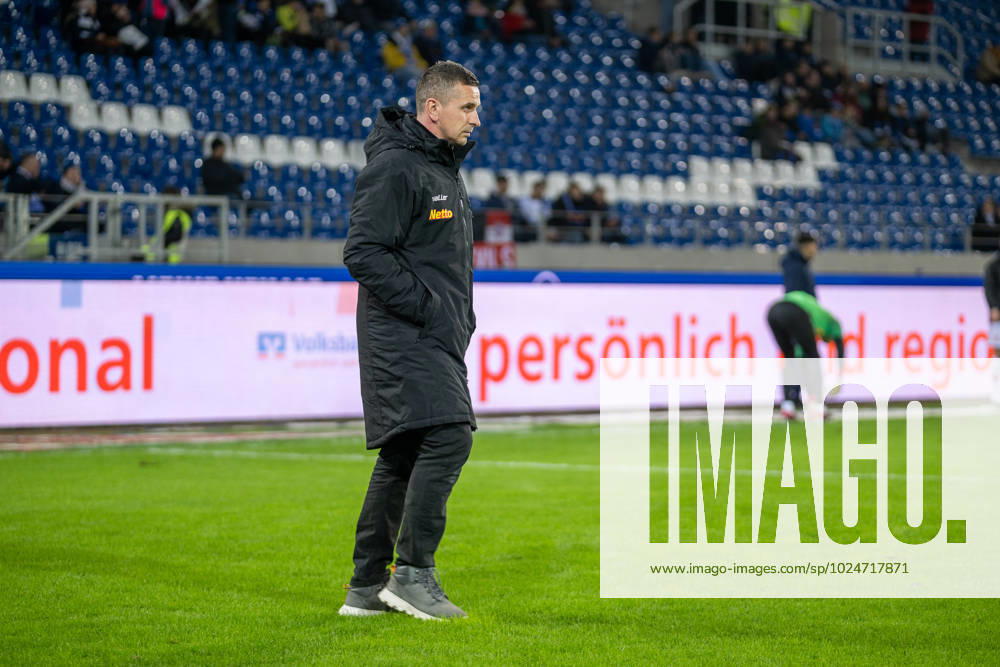 Mersad Selimbegovic (SSV Jahn Regensburg, Trainer), GER, Karlsruher SC (KSC) vs. SSV Jahn Regensburg, Fussball, 2. Bundesliga, 22. Spieltag, Spielzeit 2022 2023, 24.02.2023, DFB DFL regulations prohibit any use of photographs as image sequences and or quasi-video., GER, Karlsruher SC (KSC) vs. SSV Jahn Regensburg, Fussball, 2. Bundesliga, 22. Spieltag, Spielzeit 2022 2023, 24.02.2023 Karlsruhe