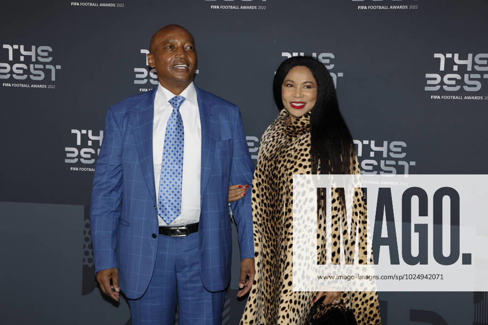 27 Fevrier 2023 : Paris, France : Patrice Motsepe, President de la C.A.F et son Ã pouse arrivant la la soirÃ e des FIFA AWARDS THE BEST 2023 Ã la Salle Pleyel. (Henri Szwarc Starface) 289106 2023-02-27 Paris France