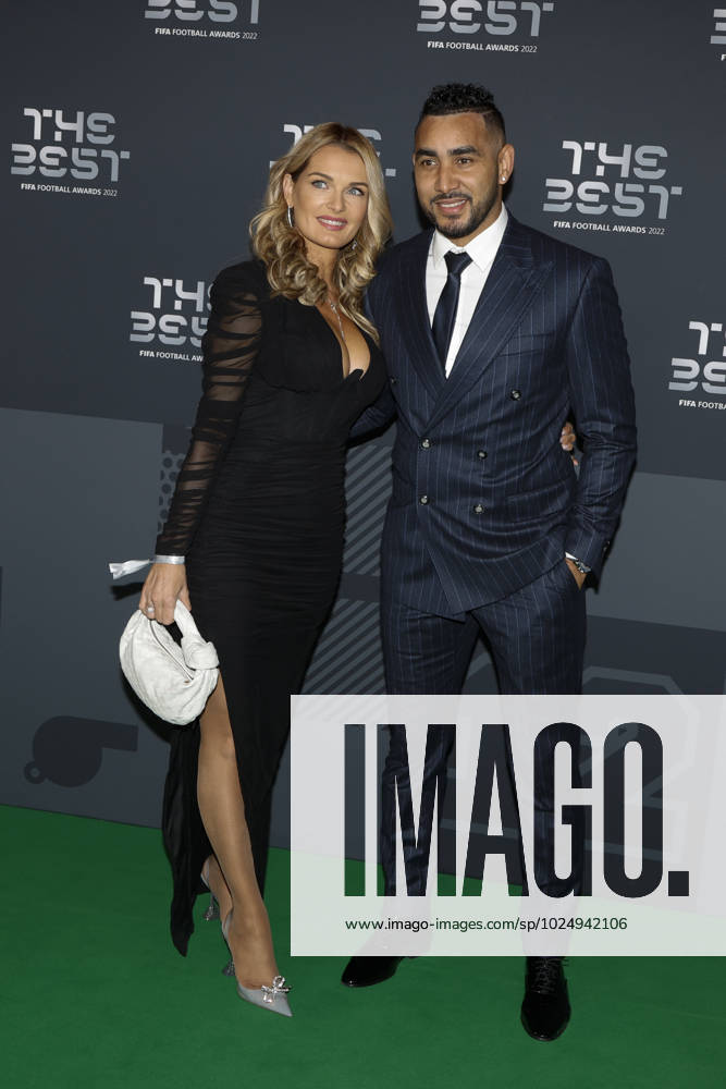 27 Fevrier 2023 : Paris, France : Dimitri Payet et son à pouse arrivant la la soirà e des FIFA AWARDS THE BEST 2023 à la Salle Pleyel. (Henri Szwarc Starface) 289106 2023-02-27 Paris France