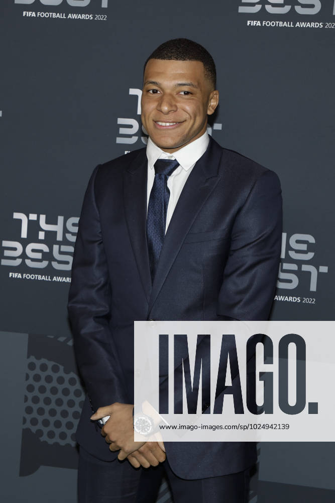 27 Fevrier 2023 : Paris, France : Kylian Mbappe arrivant la la soirà e des FIFA AWARDS THE BEST 2023 à la Salle Pleyel. (Henri Szwarc Starface) 289106 2023-02-27 Paris France