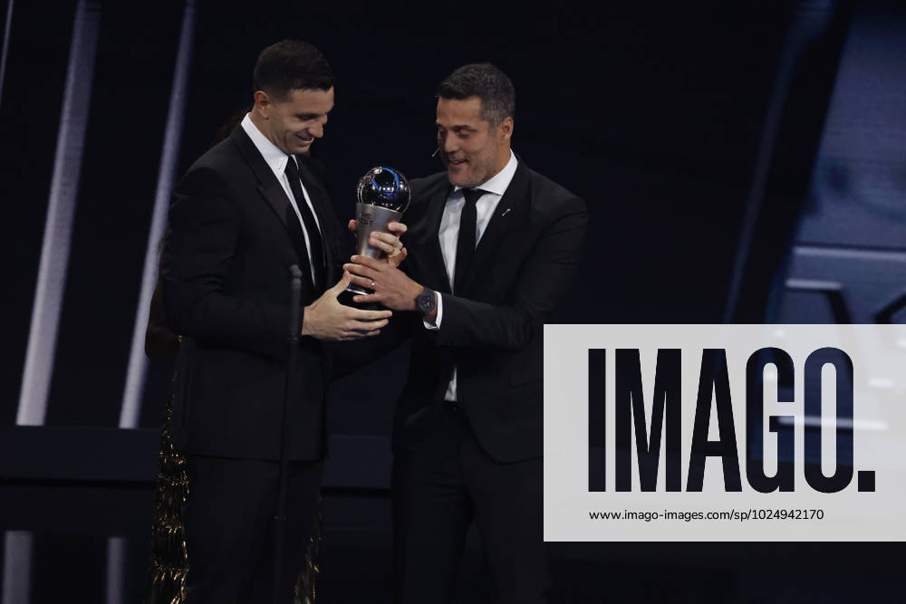 27 Fevrier 2023 : Paris, France : Emiliano Martinez (Argentine) Ã lue meilleure gardien de but lors de la remise desTrophÃ es des FIFA AWARDS THE BEST 2022 Ã la Salle Pleyel. (Henri Szwarc Starface) 289107 2023-02-27 Paris France