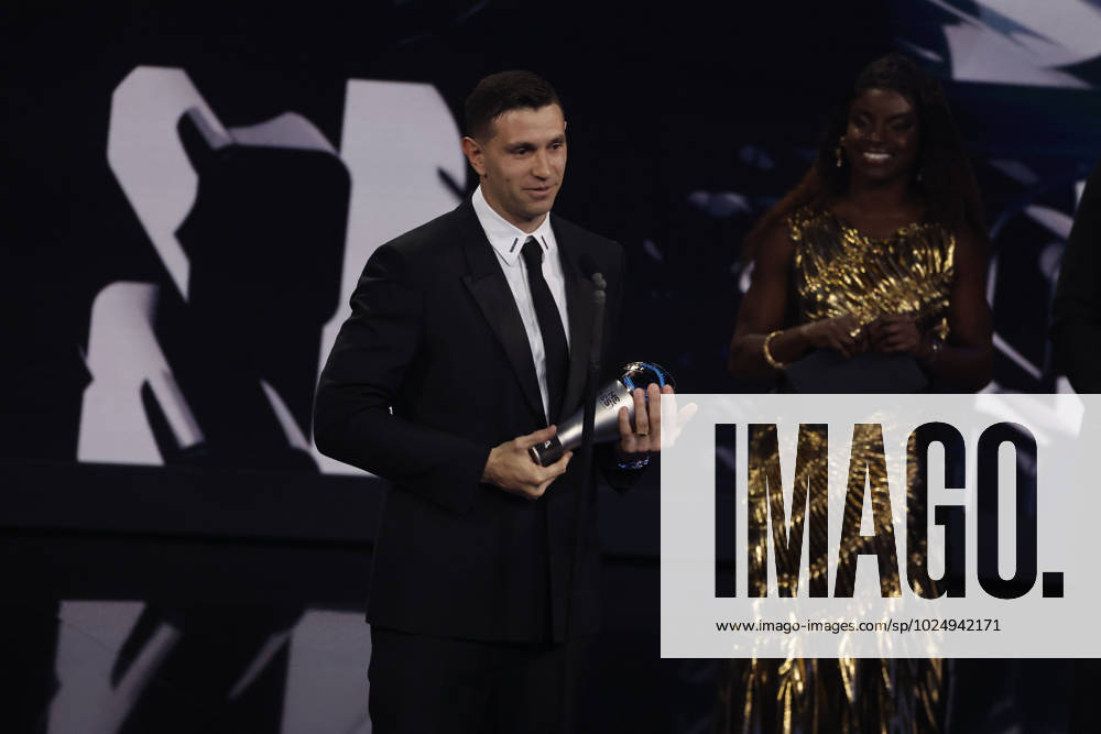 27 Fevrier 2023 : Paris, France : Emiliano Martinez (Argentine) à lue meilleure gardien de but lors de la remise desTrophà es des FIFA AWARDS THE BEST 2022 à la Salle Pleyel. (Henri Szwarc Starface) 289107 2023-02-27 Paris France