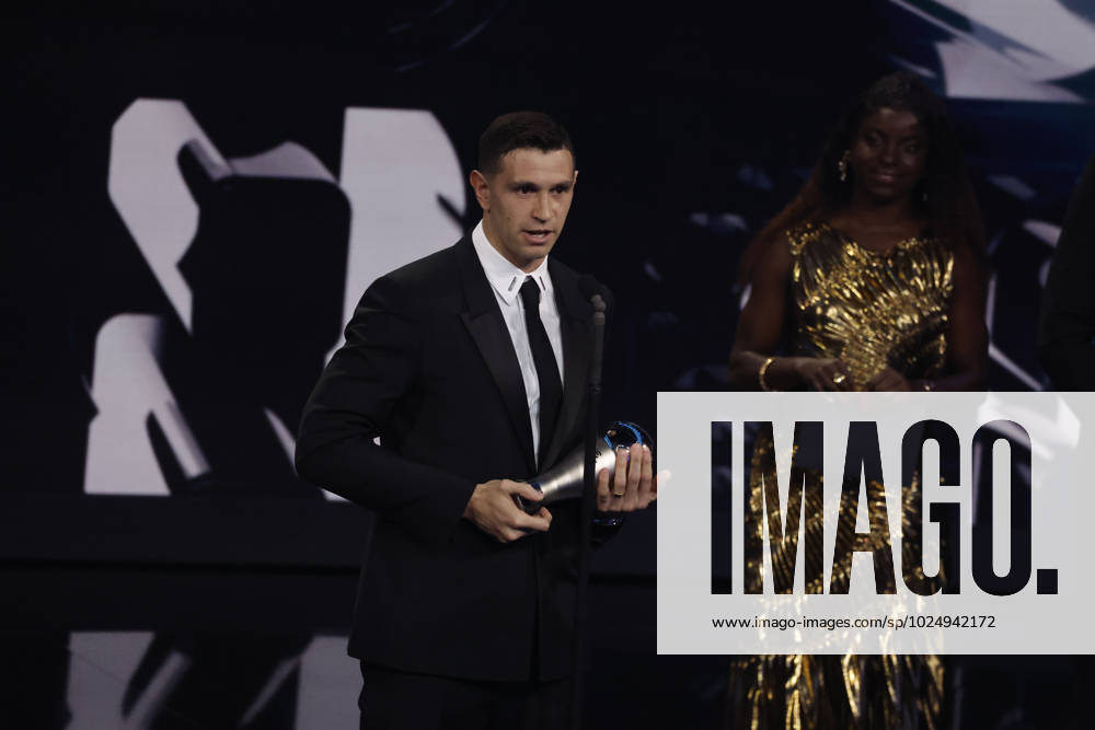 27 Fevrier 2023 : Paris, France : Emiliano Martinez (Argentine) à lue meilleure gardien de but lors de la remise desTrophà es des FIFA AWARDS THE BEST 2022 à la Salle Pleyel. (Henri Szwarc Starface) 289107 2023-02-27 Paris France