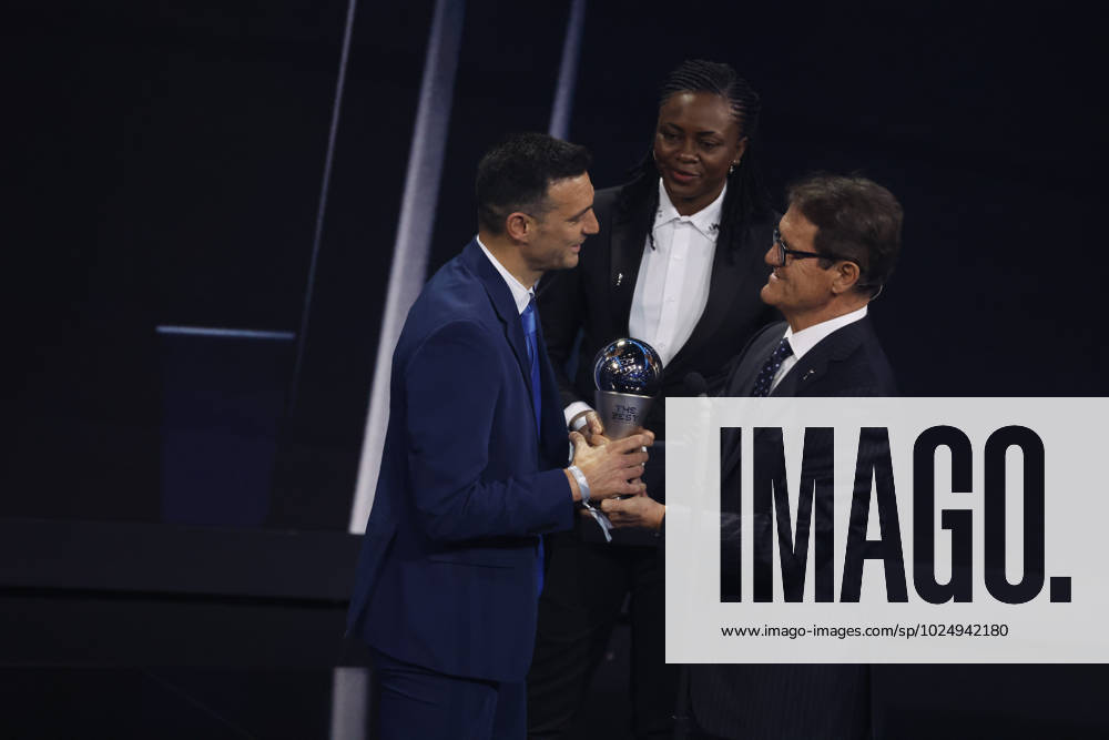 27 Fevrier 2023 : Paris, France : Lionel Scaloni (Equipe d?Argentine) à lue meilleure entraineur lors de la remise desTrophà es des FIFA AWARDS THE BEST 2022 à la Salle Pleyel. (Henri Szwarc Starface) 289107 2023-02-27 Paris France