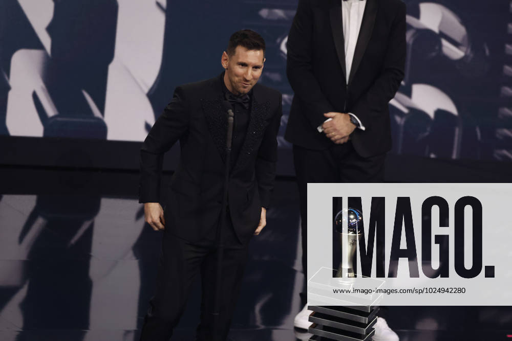 27 Fevrier 2023 : Paris, France : Meilleure joueur pour l?annÃ e Lionel Messi et le President Infantino lors de la remise desTrophÃ es des FIFA AWARDS THE BEST 2022 Ã la Salle Pleyel. (Henri Szwarc Starface) 289107 2023-02-27 Paris France