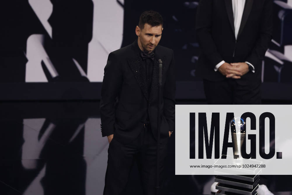27 Fevrier 2023 : Paris, France : Meilleure joueur pour l?annÃ e Lionel Messi et le President Infantino lors de la remise desTrophÃ es des FIFA AWARDS THE BEST 2022 Ã la Salle Pleyel. (Henri Szwarc Starface) 289107 2023-02-27 Paris France