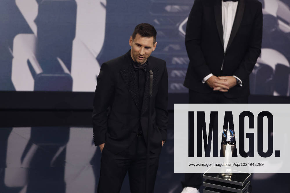 27 Fevrier 2023 : Paris, France : Meilleure joueur pour l?annà e Lionel Messi et le President Infantino lors de la remise desTrophà es des FIFA AWARDS THE BEST 2022 à la Salle Pleyel. (Henri Szwarc Starface) 289107 2023-02-27 Paris France