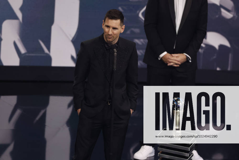 27 Fevrier 2023 : Paris, France : Meilleure joueur pour l?annà e Lionel Messi et le President Infantino lors de la remise desTrophà es des FIFA AWARDS THE BEST 2022 à la Salle Pleyel. (Henri Szwarc Starface) 289107 2023-02-27 Paris France