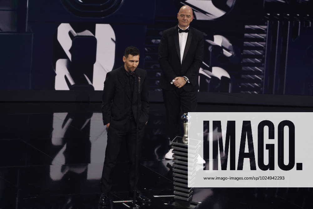 27 Fevrier 2023 : Paris, France : Meilleure joueur pour l?annà e Lionel Messi et le President Infantino lors de la remise desTrophà es des FIFA AWARDS THE BEST 2022 à la Salle Pleyel. (Henri Szwarc Starface) 289107 2023-02-27 Paris France