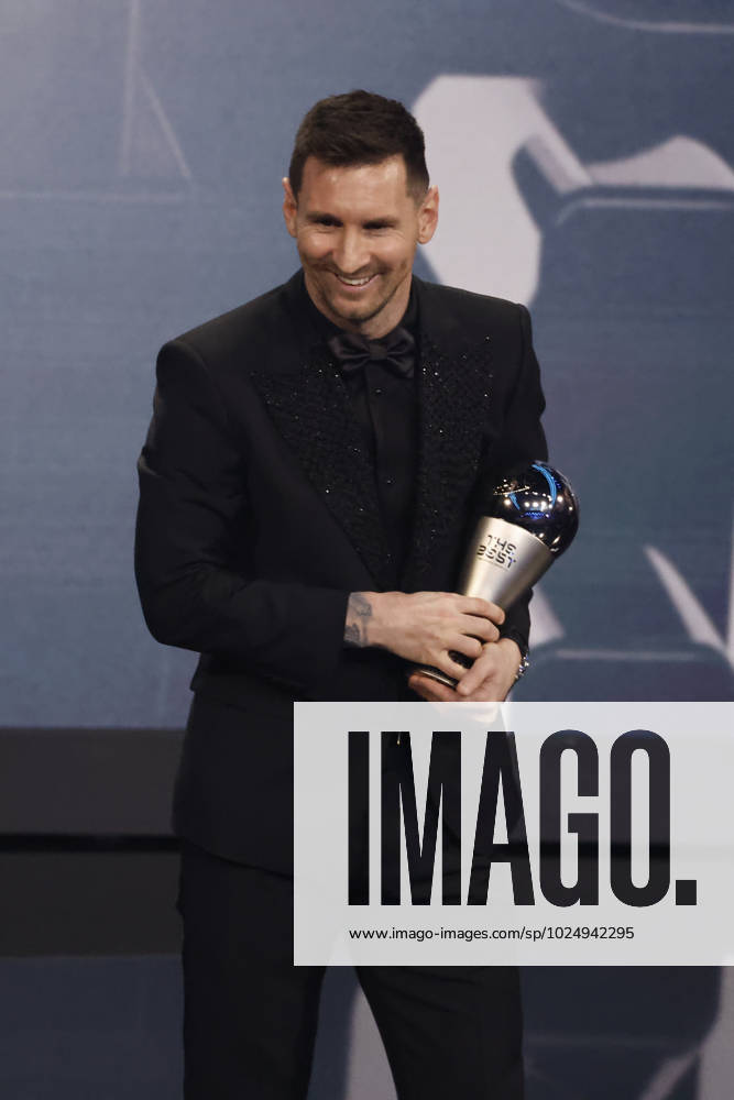 27 Fevrier 2023 : Paris, France : Meilleure joueur pour l?annÃ e Lionel Messi et le President Infantino lors de la remise desTrophÃ es des FIFA AWARDS THE BEST 2022 Ã la Salle Pleyel. (Henri Szwarc Starface) 289107 2023-02-27 Paris France