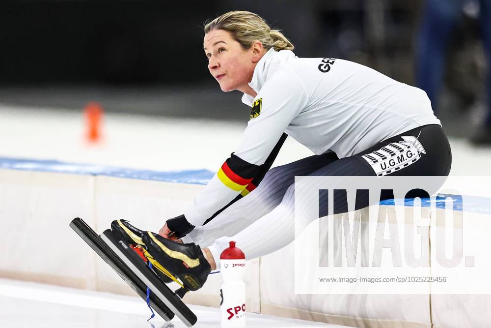 HERENVEEN - Claudia Pechstein (GER) during the 5000 meters for women at the ISU World Speed skating, Eisschnelllauf Championships in Thialf. ANP VINCENT JANNINK ISU World Speed Skating Championships - Heerenveen 2023 ANPxSportx IVx 464244022 originalFilename: 464244022